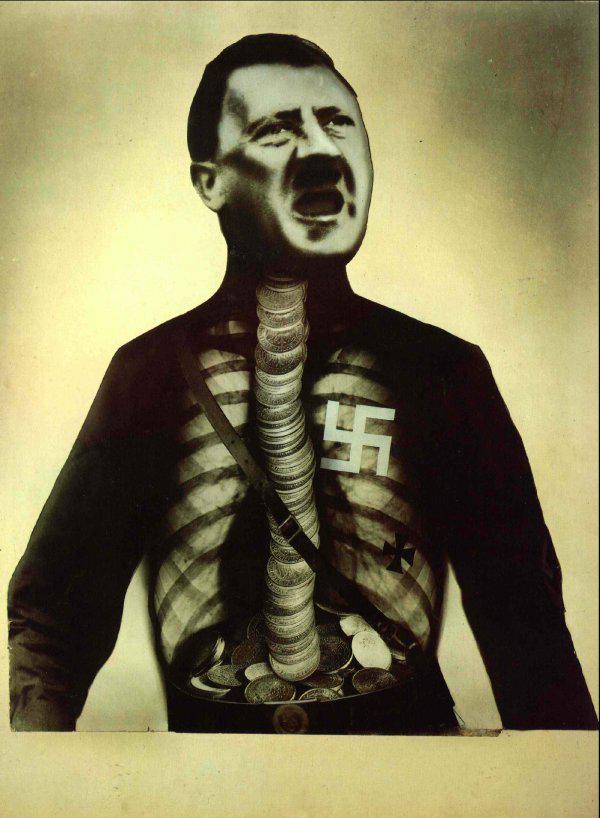 1932  : « Adolf le surhomme, il avale l’or et crache des insanités, (des balivernes) ou il débite de la camelote (du fer-blanc)